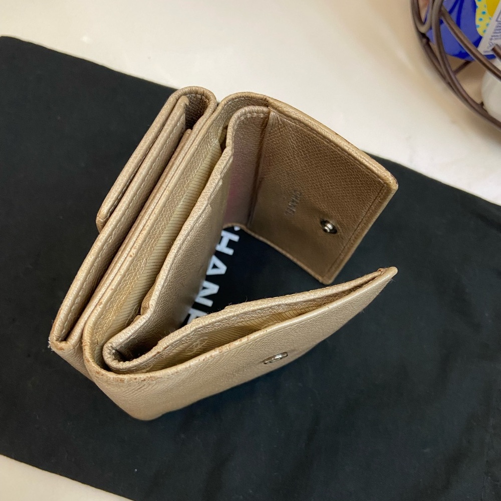 Chanel Coco Button Wallet. - Picture 11 of 13